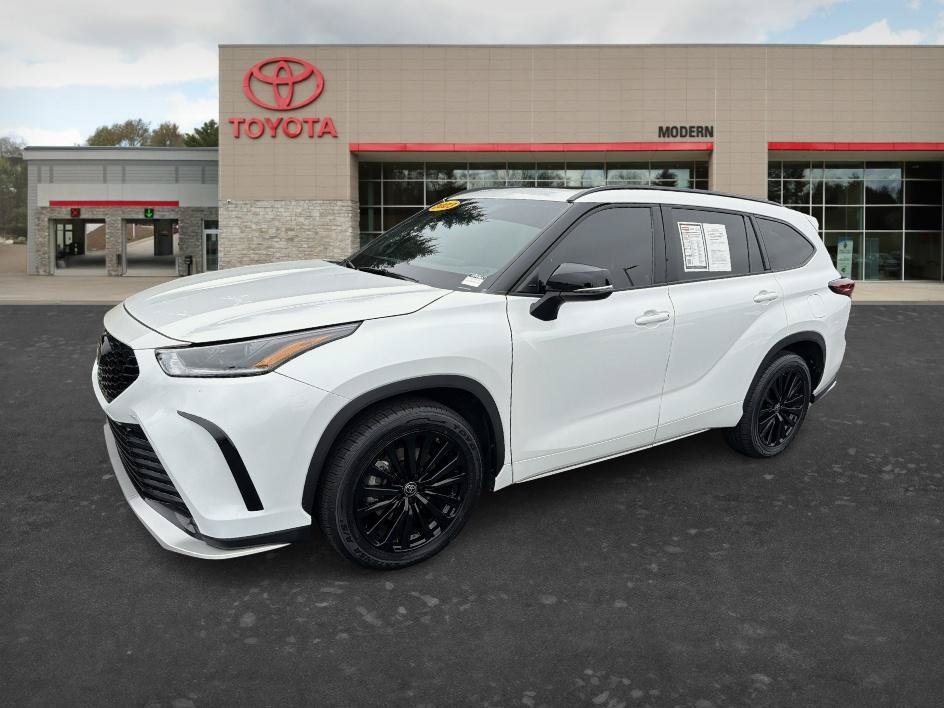 Used 2023 Wind Chill Pearl Toyota XSE image 1