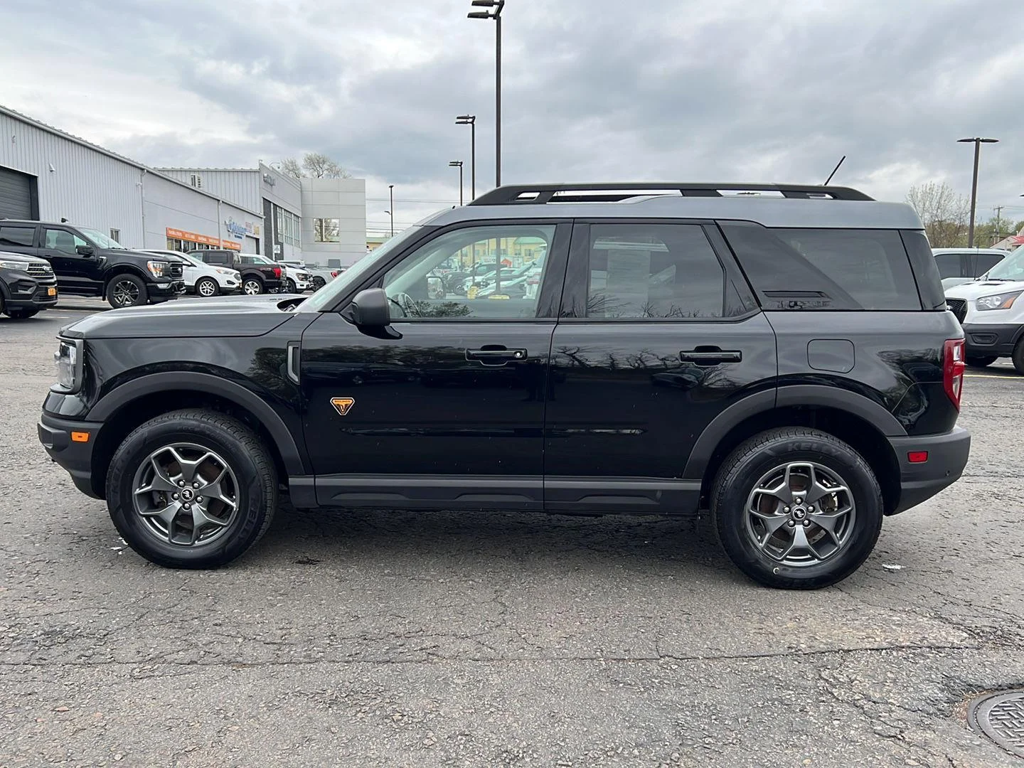 Used 2021 Shadow Black Ford Badlands image 16