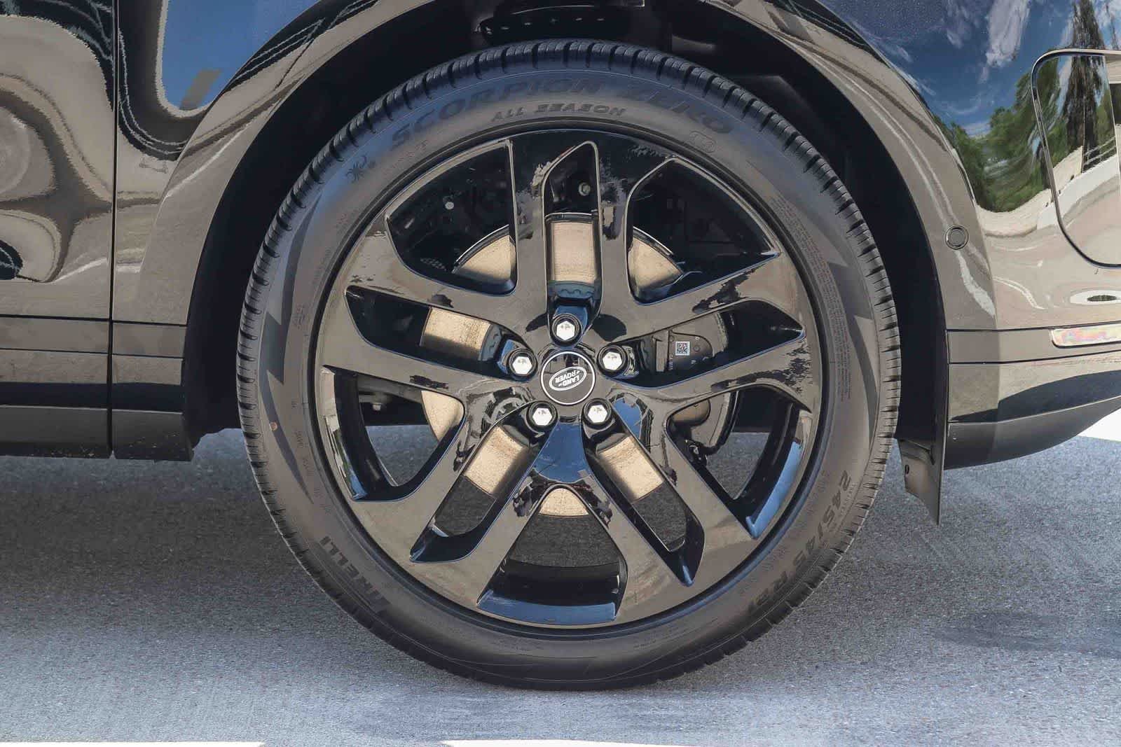 New 2026 Santorini Black Land Rover Core S image 9