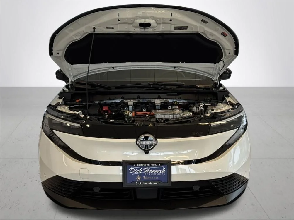 New 2026 Everest White Pearl TriCoat / Super Black Two-tone Nissan SV+ image 4