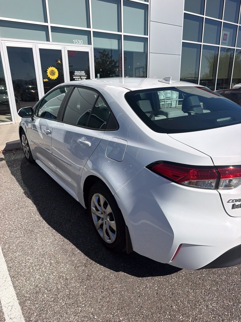 Used 2025 White Toyota LE image 4