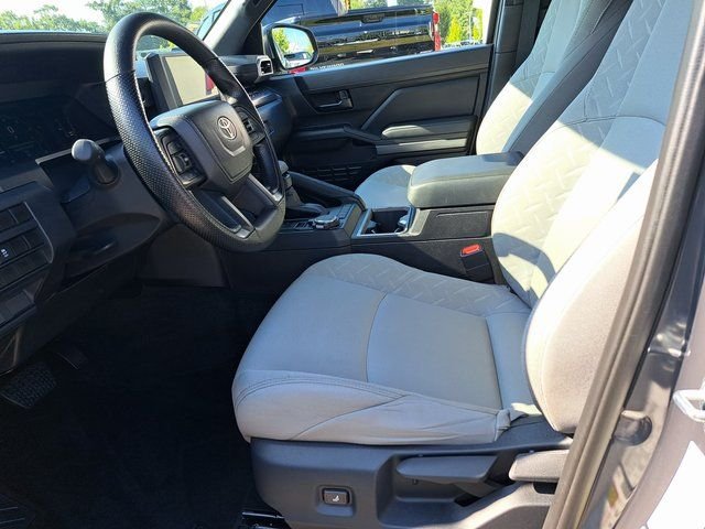 Used 2025  Toyota SR5 image 27