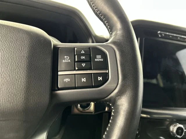 Used 2024  Ford Lariat image 12