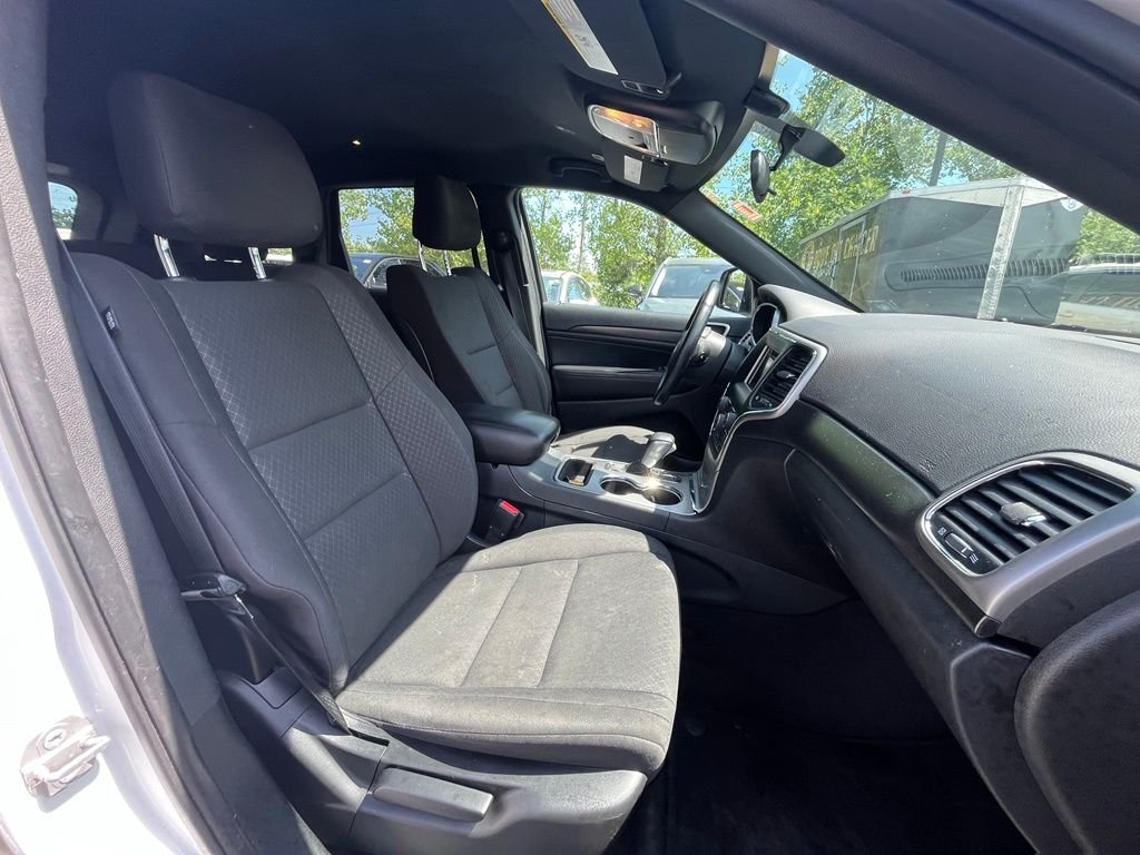 Used 2018 White Jeep Laredo E image 12