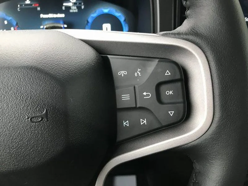New 2025 Azure Gray Metallic Tri-Coat Ford Badlands® image 11
