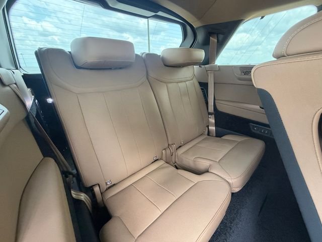 New 2026 Santorini Black Land Rover SE image 16