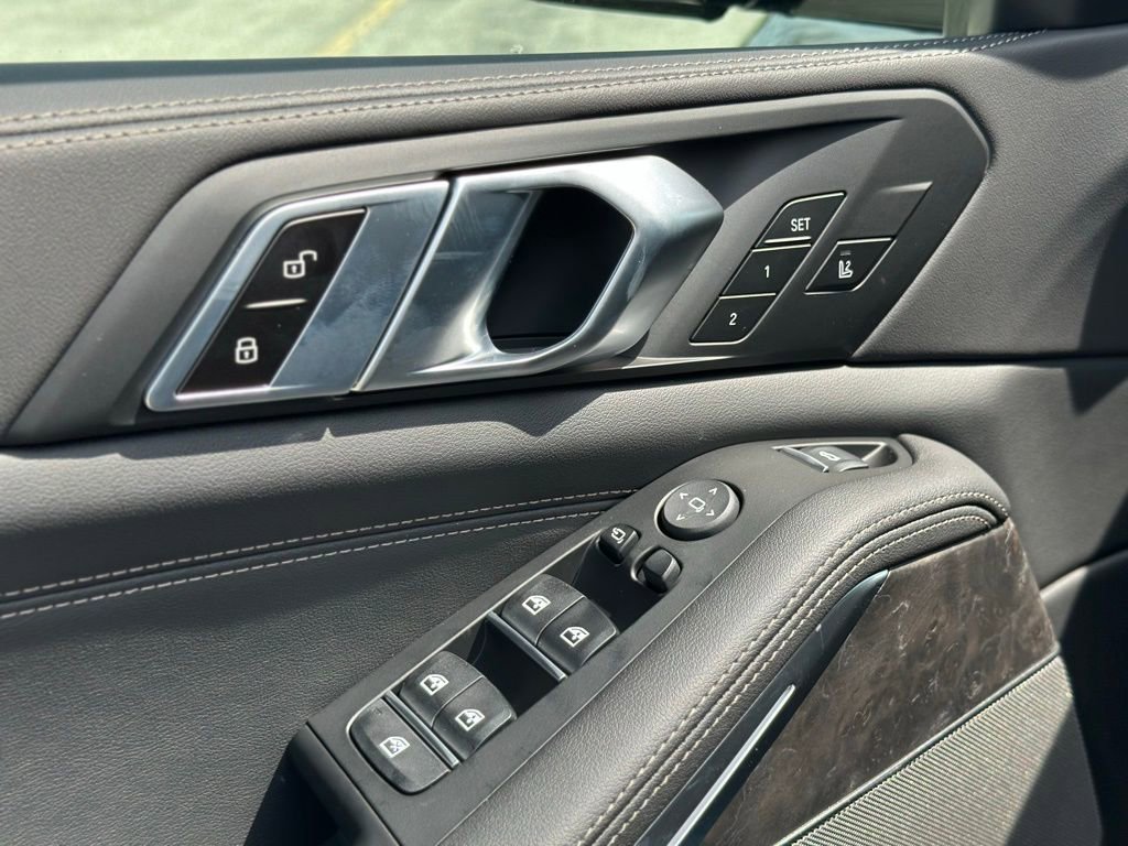 New 2026 Carbon Black Metallic BMW xDrive50e image 18