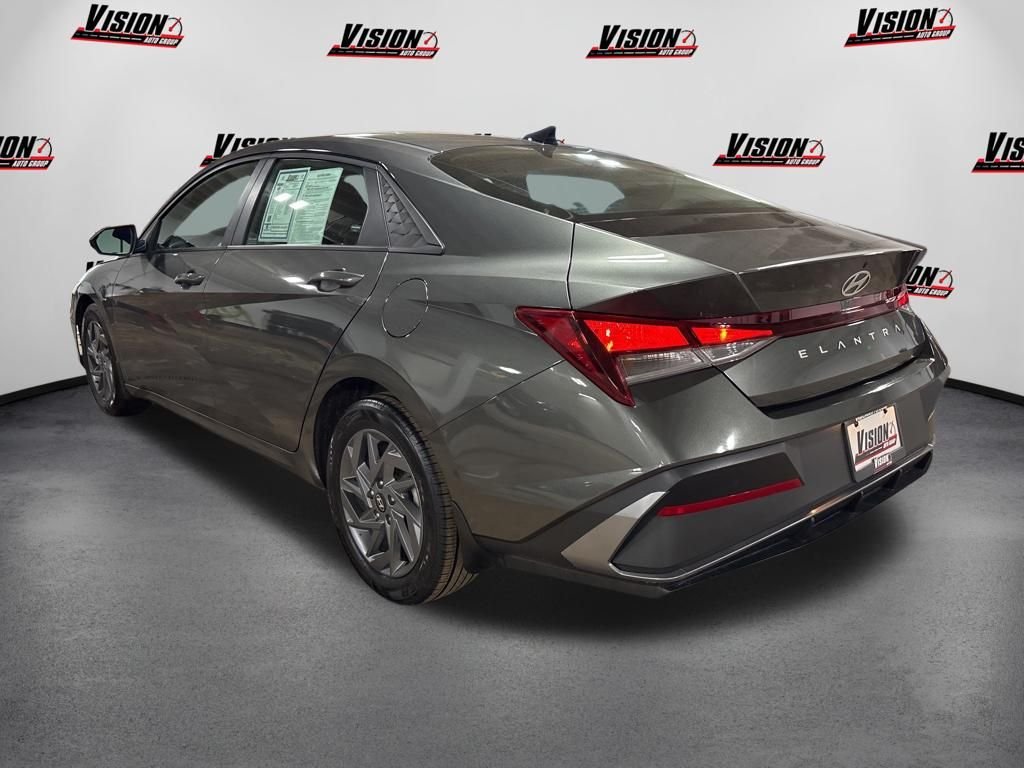 Used 2024 Gray Hyundai SEL image 7