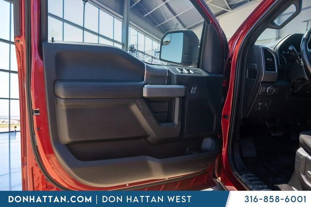 Used 2017  Ford XLT image 12
