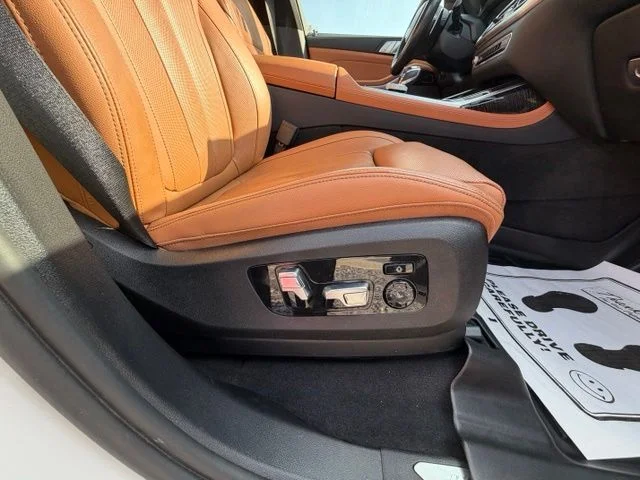 Used 2021 White BMW xDrive40i image 23