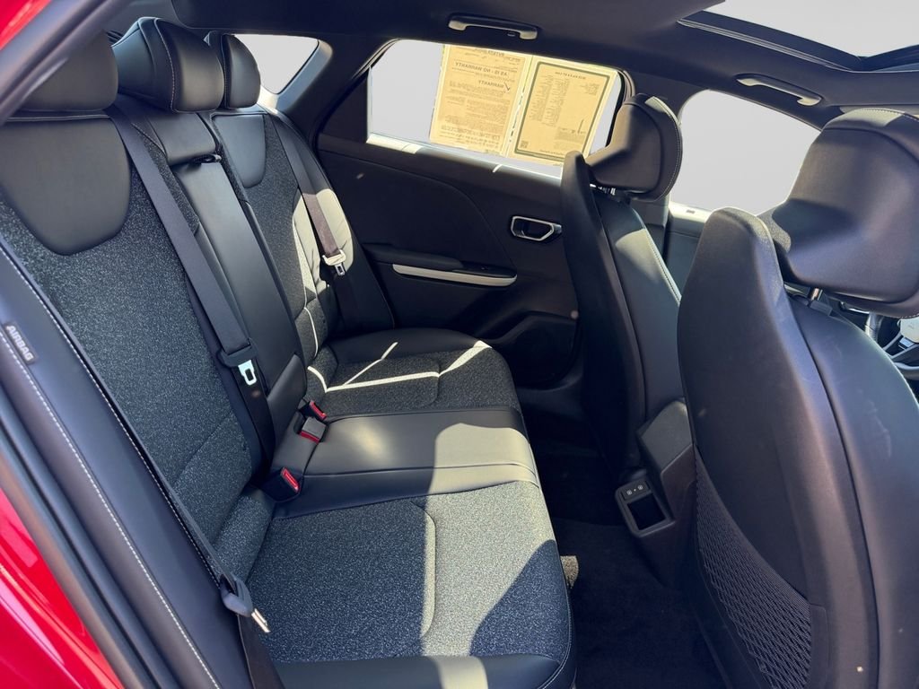 2025 Kia K4 GT-Line - Photo 18