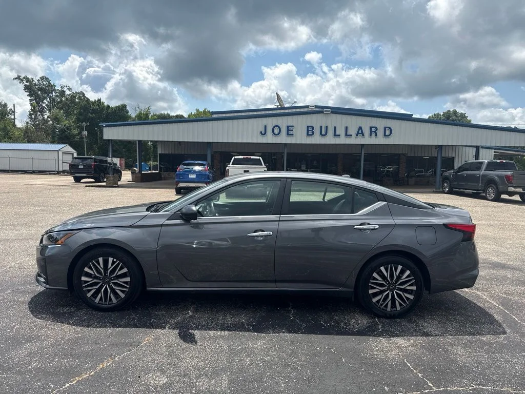 Used 2025 Gun Metallic Nissan 2.5 SV image 18