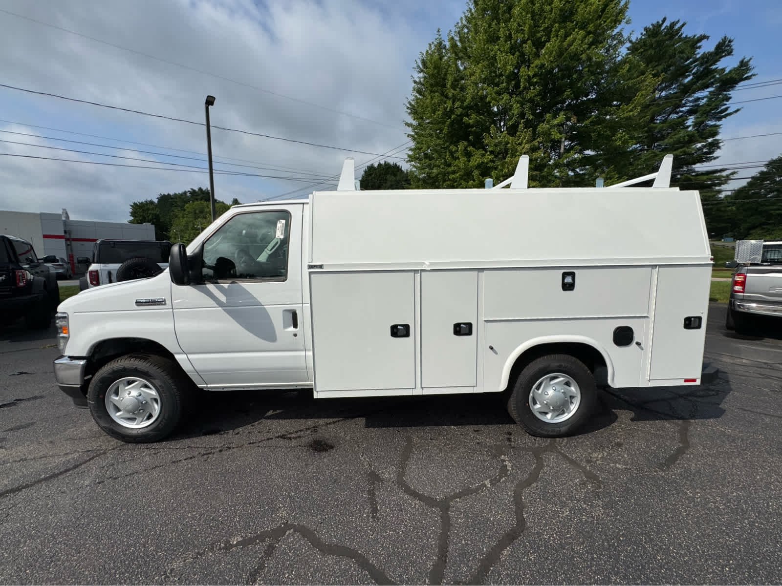 New 2027 Oxford White Ford  image 2