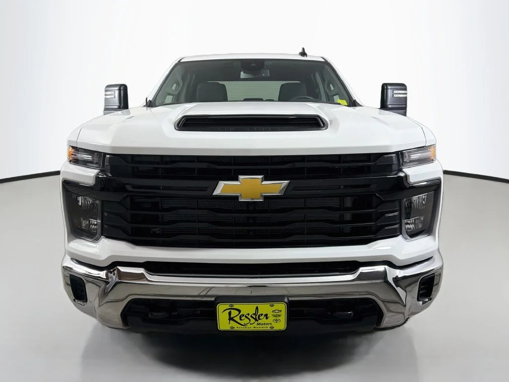 New 2026 Summit White Chevrolet WT image 2
