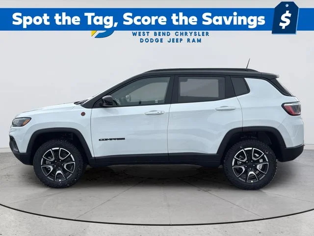 New 2026 Bright White Clear-Coat Exterior Paint Jeep Trailhawk image 2