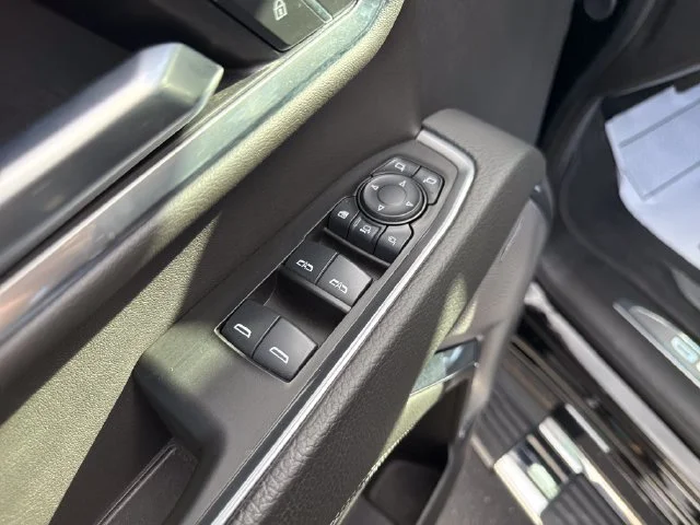 Used 2025 Onyx Black GMC Denali image 13