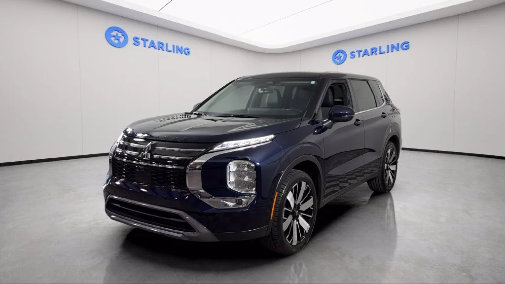 Used 2025  Mitsubishi SE image 17