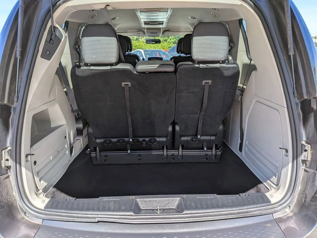 Used 2015 Gray Chrysler LX image 24