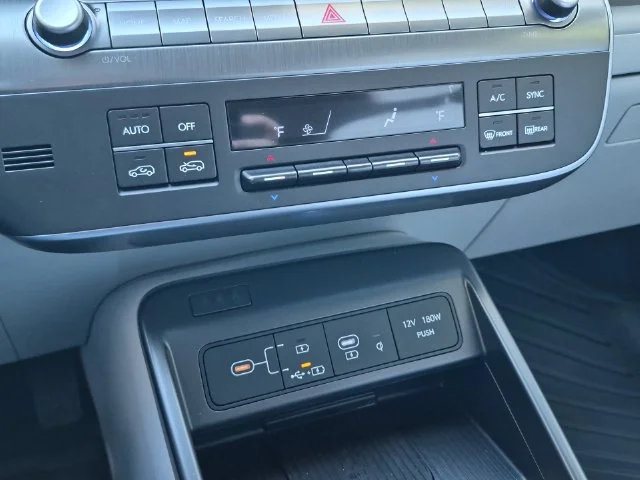Used 2025 Red Hyundai SEL Convenience image 36