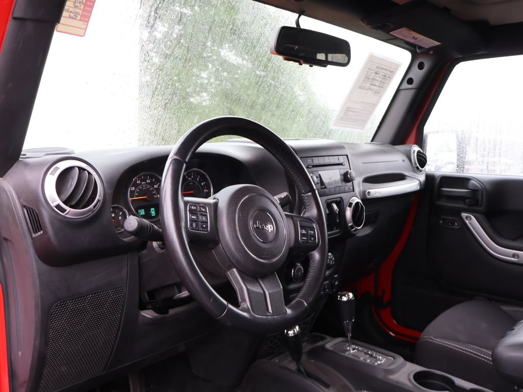 Used 2015 Red Jeep Unlimited Sahara image 9