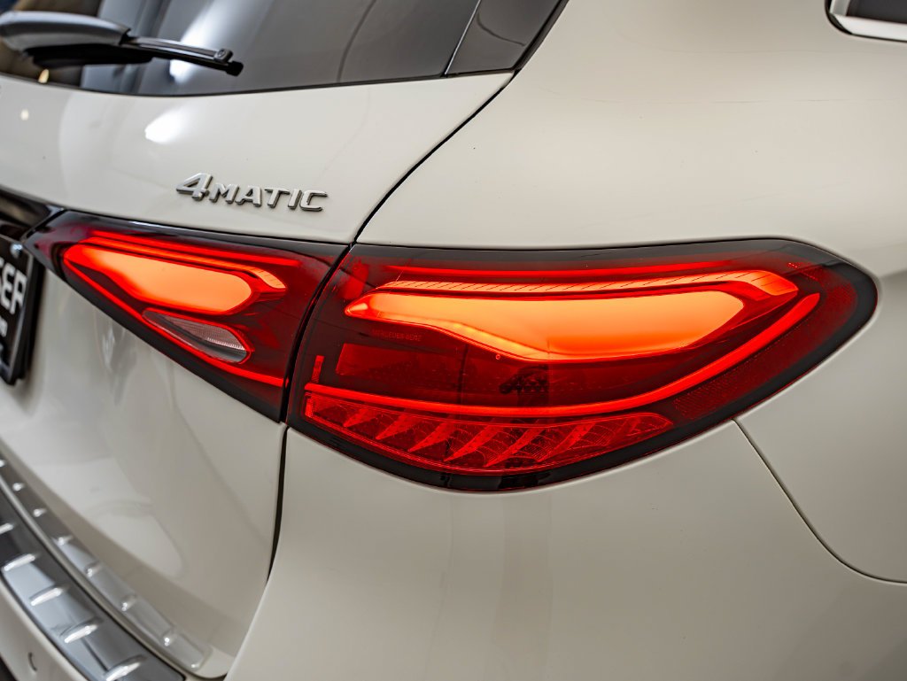 New 2027 Polar White Mercedes-Benz GLC 300 image 15