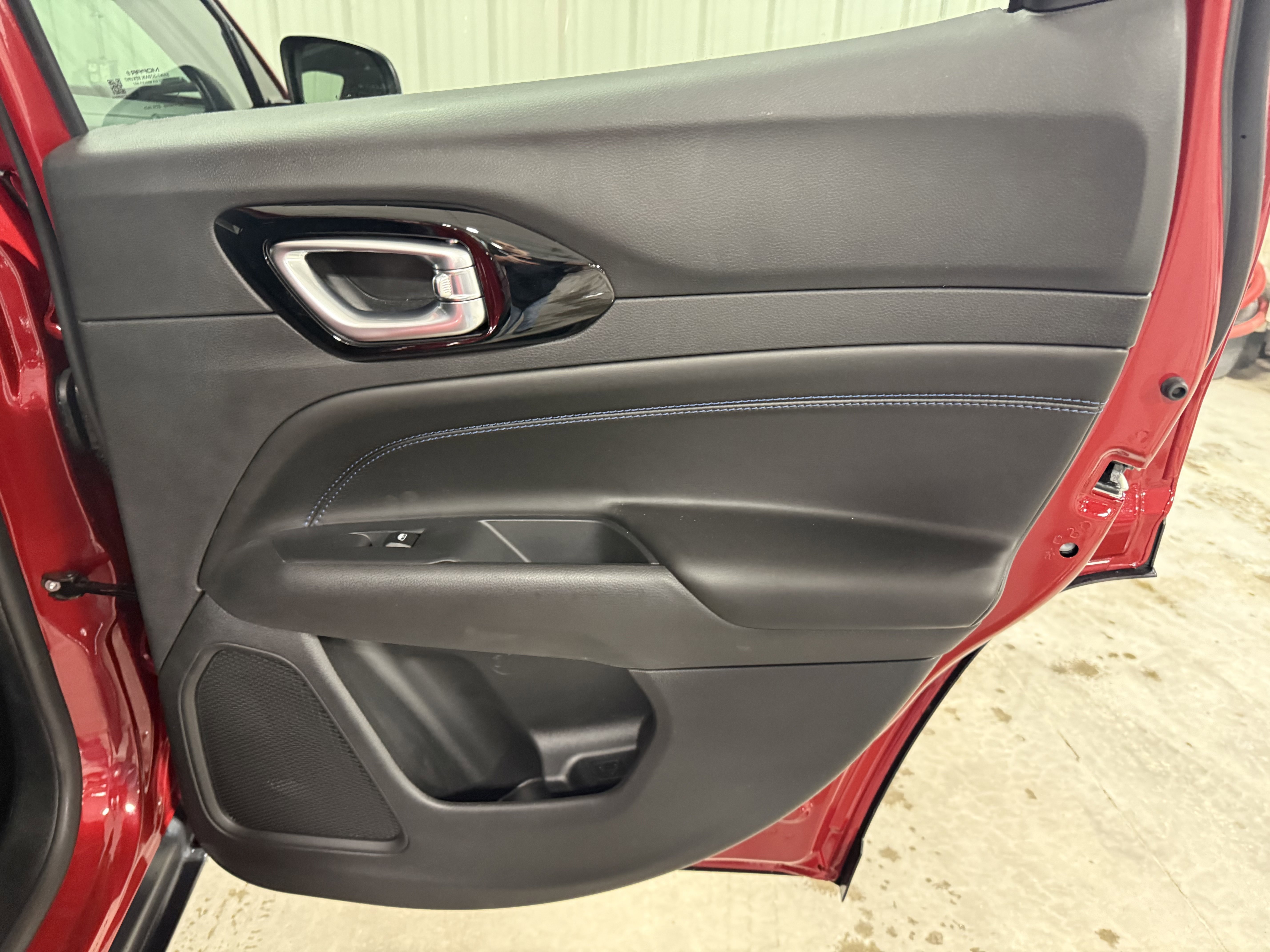 New 2026 Red Hot Pearlcoat Jeep Latitude Altitude image 8