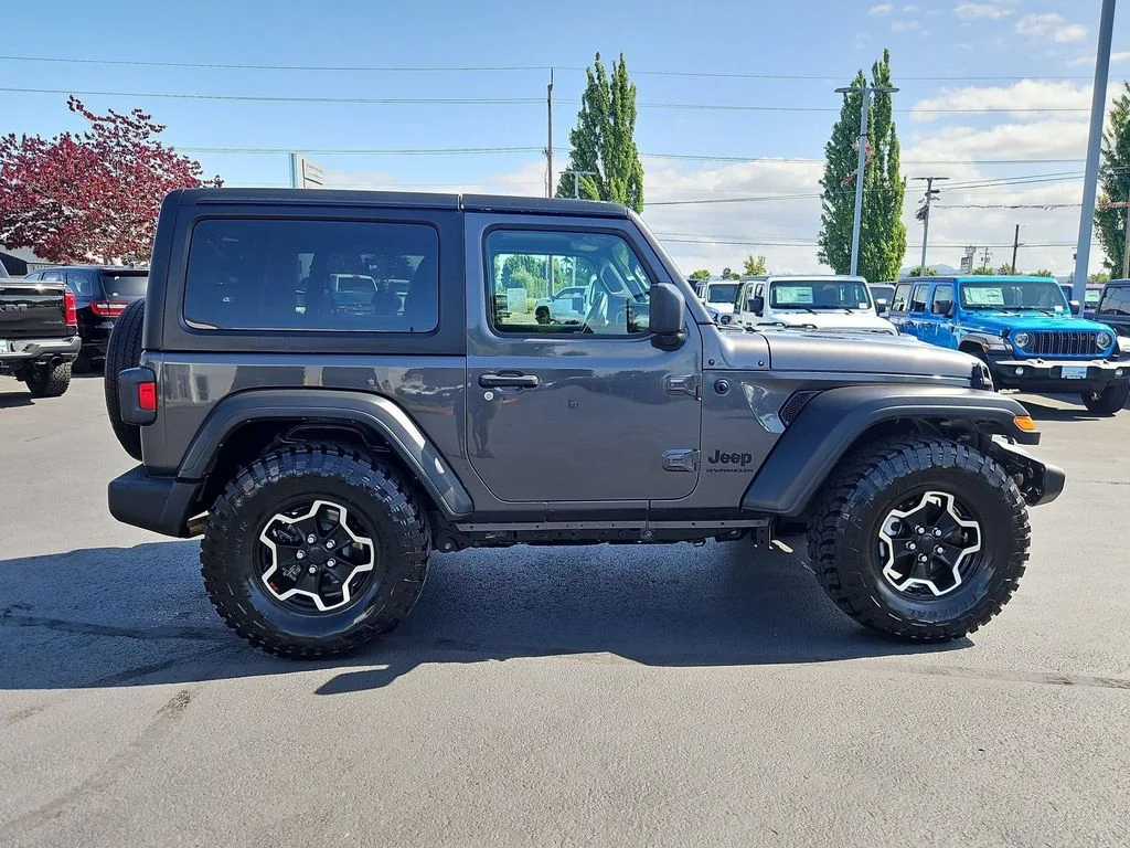 Used 2023 Granite Crystal Metallic Clearcoat Jeep Sport S image 7