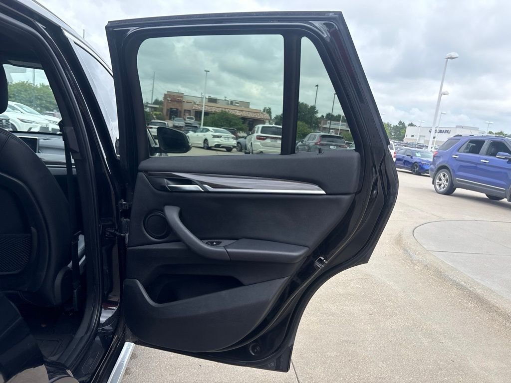 Used 2016 Jet Black BMW xDrive28i image 27