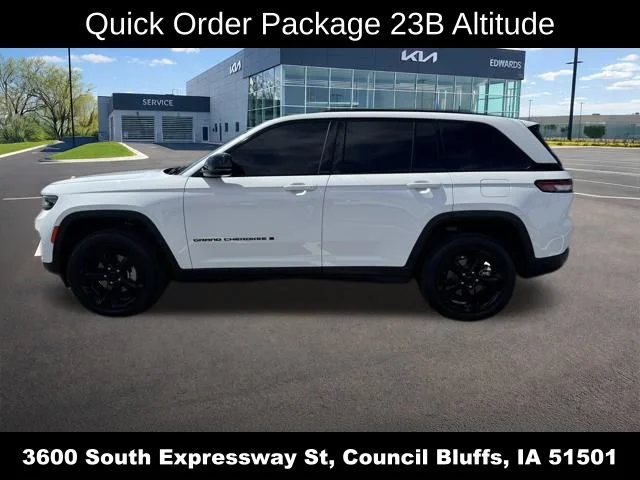 Used 2023 White Jeep Altitude X image 8