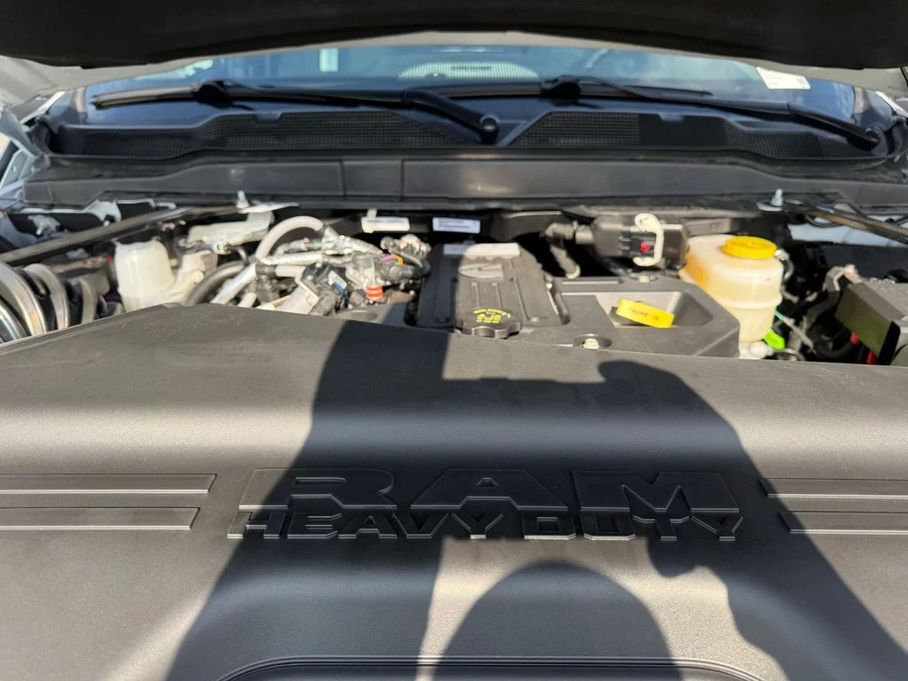 New 2026 Bright White Clear-Coat Exterior Paint RAM Tradesman image 17