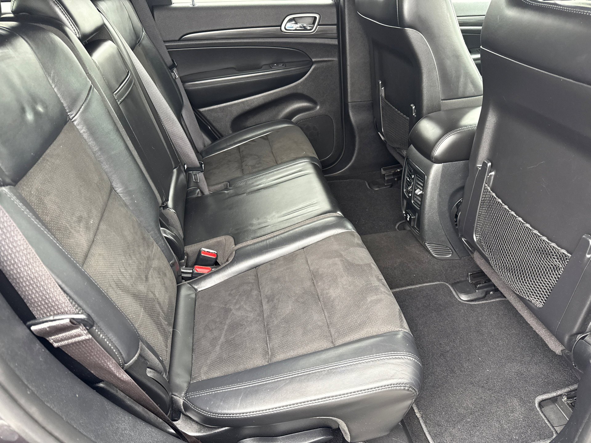 Used 2019 Granite Crystal Metallic Clearcoat Jeep Altitude image 14
