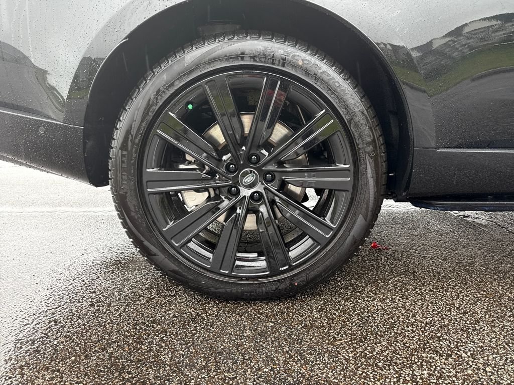 New 2025 Santorini Black Land Rover SE image 25