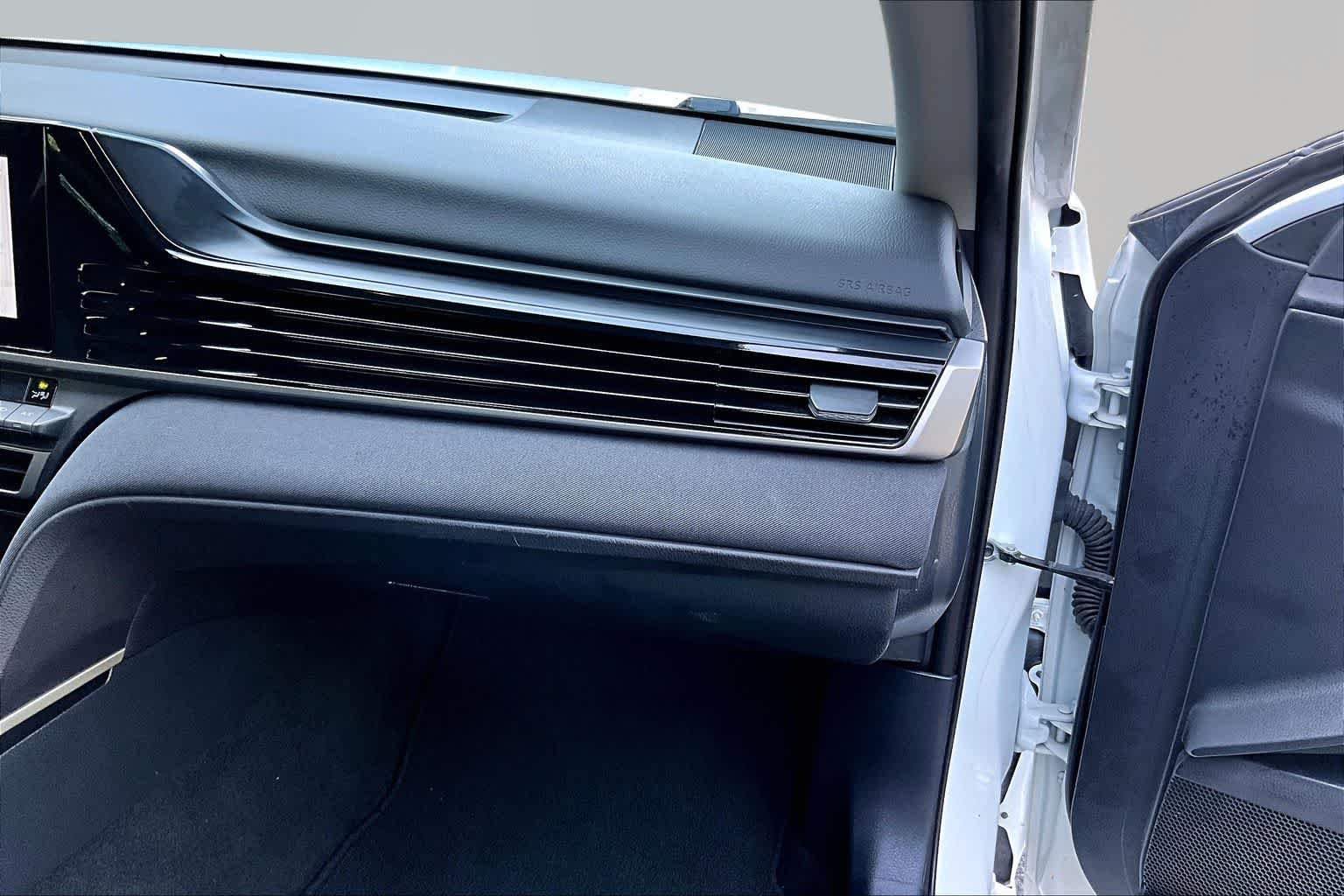 Used 2025 Ice Cap Toyota LE image 19