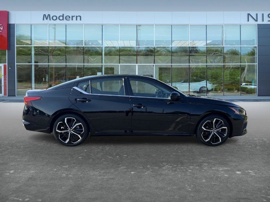 Certified Used 2024 Super Black Nissan 2.5 SR image 4