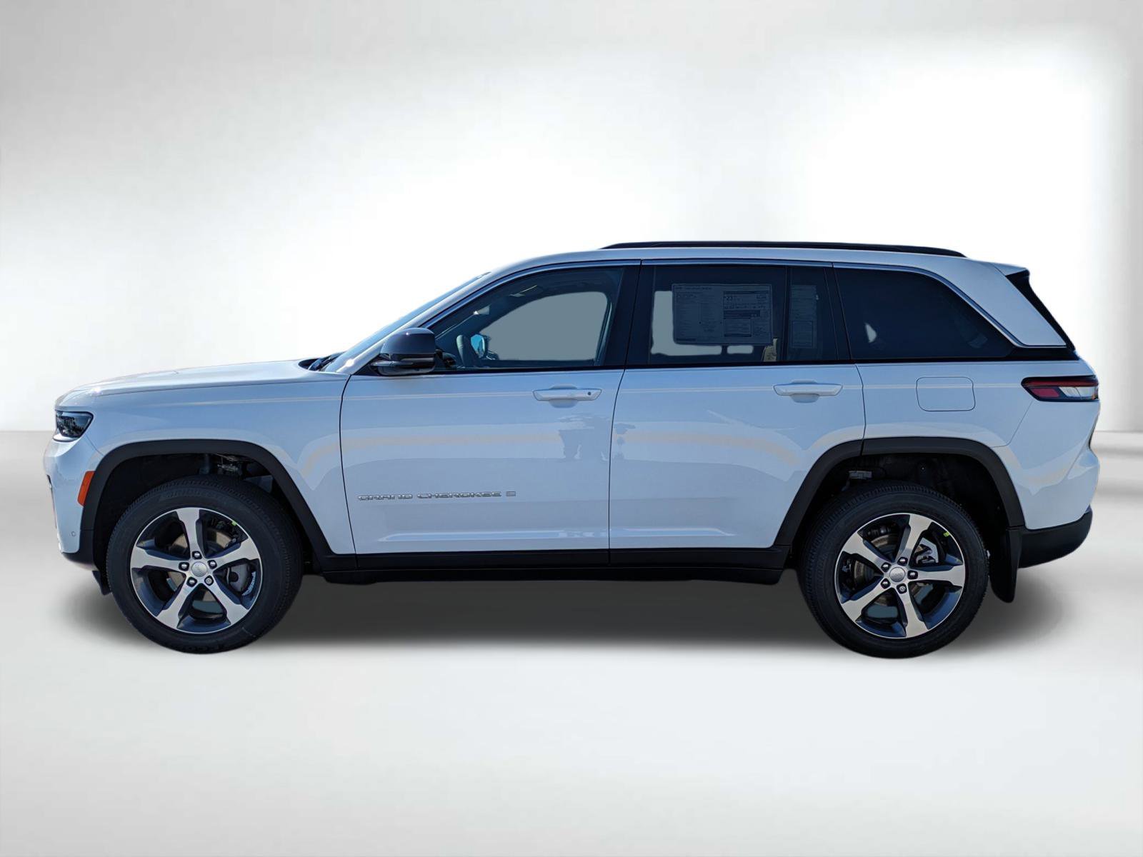 New 2026 Bright White Clear-Coat Exterior Paint Jeep Limited image 7
