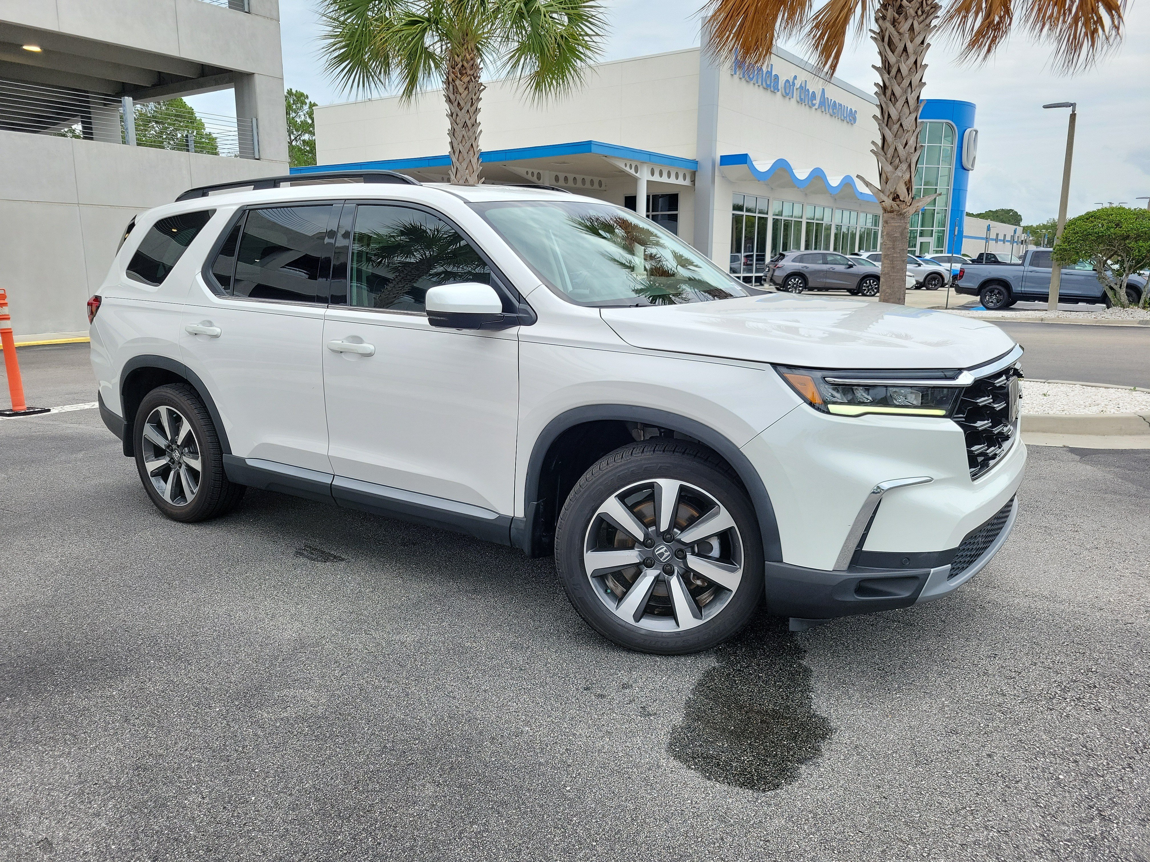 Certified Used 2023 Platinum White Pearl Honda AWD ELITE image 43