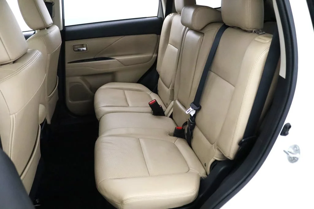 Used 2016 White Mitsubishi GT image 11