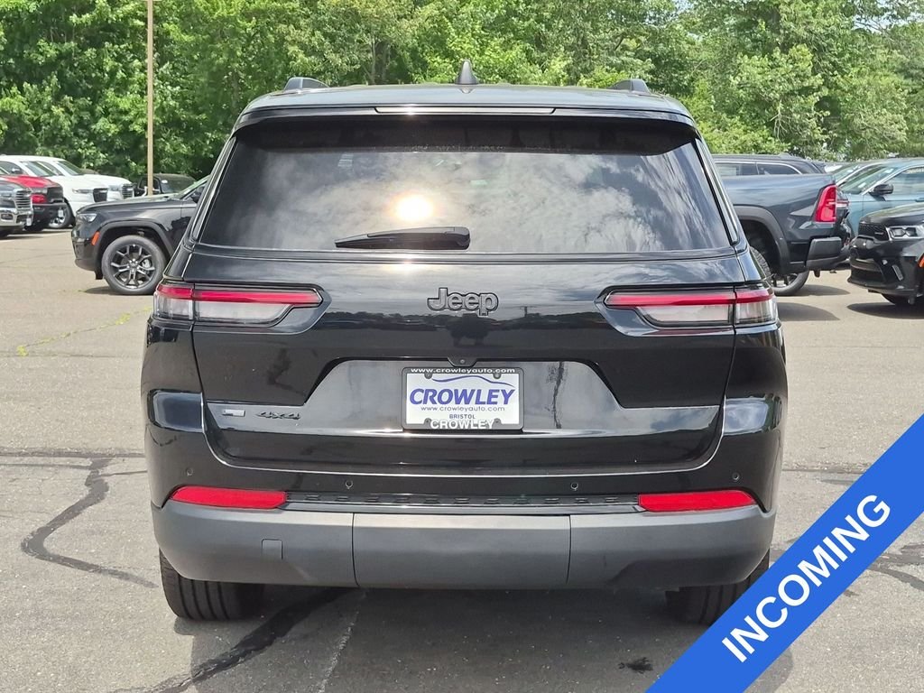 Used 2023 Black Jeep Altitude image 4
