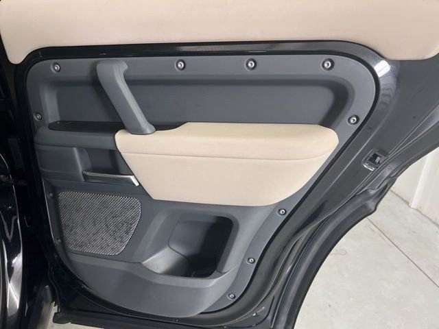 2023 Land Rover Defender S - Photo 17