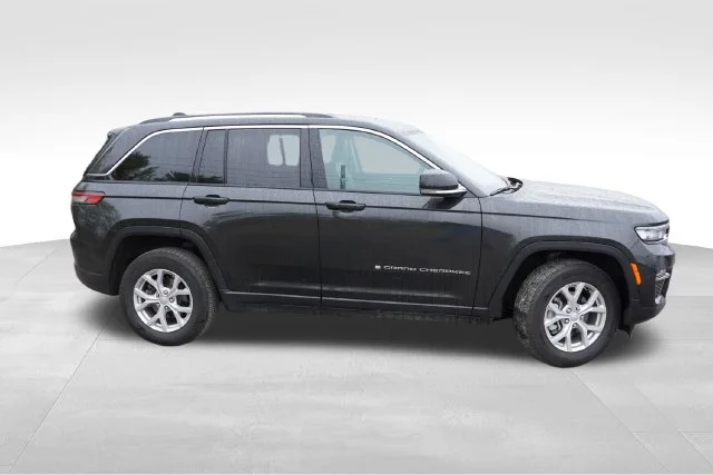 Used 2024 Brown Jeep Limited image 2