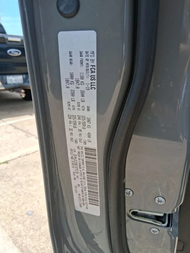 Used 2019 Gray Jeep Limited image 2
