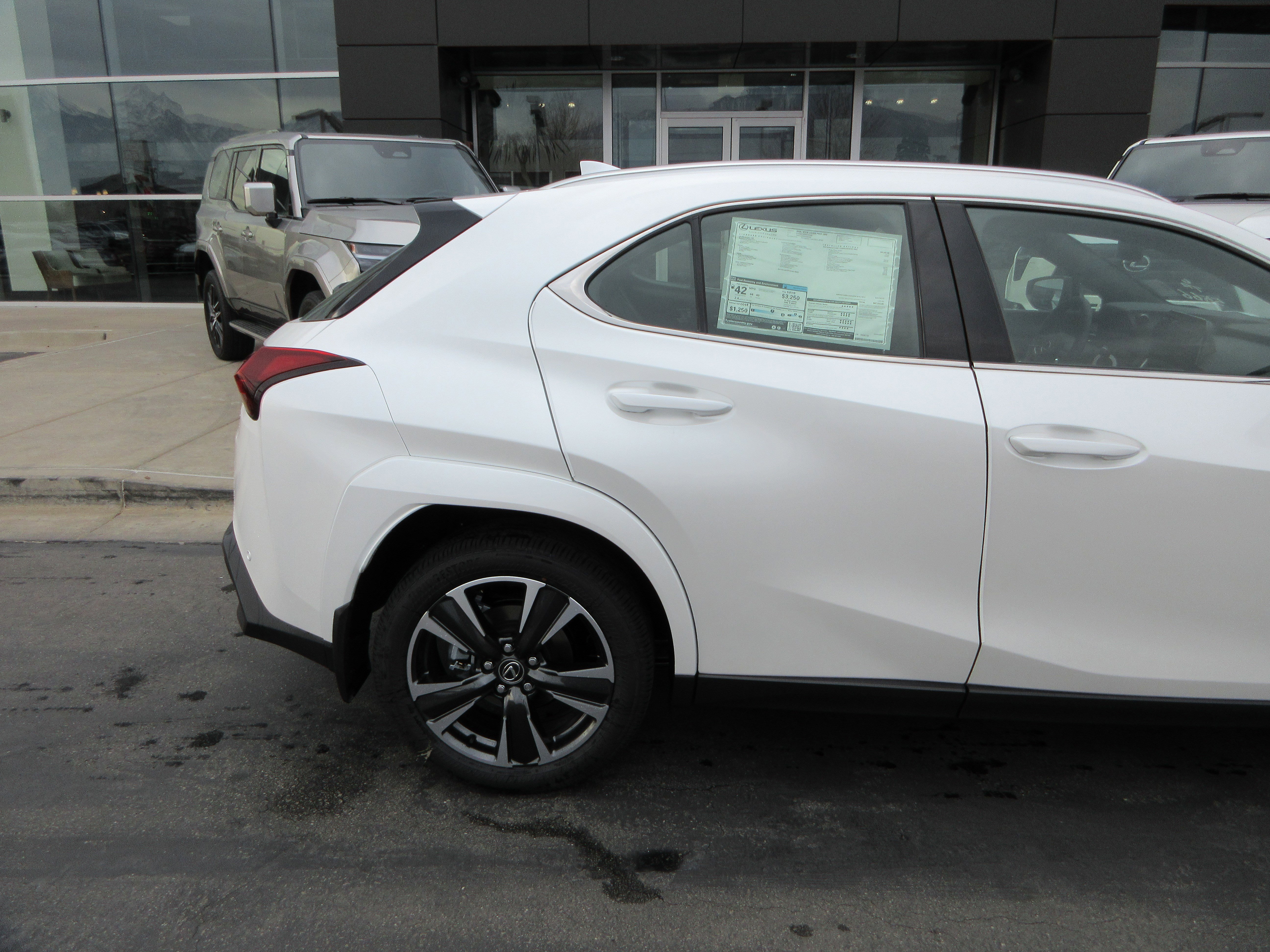 2025 Lexus UX 300h Premium - Photo 10