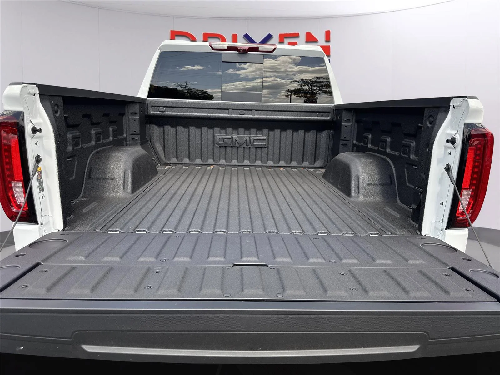 New 2026 Summit White GMC AT4 image 34