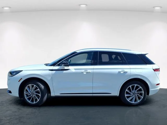 Used 2022 White Lincoln Grand Touring image 11