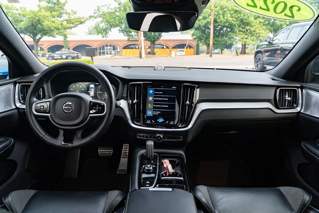 Used 2022 White Volvo T8 R-Design image 10