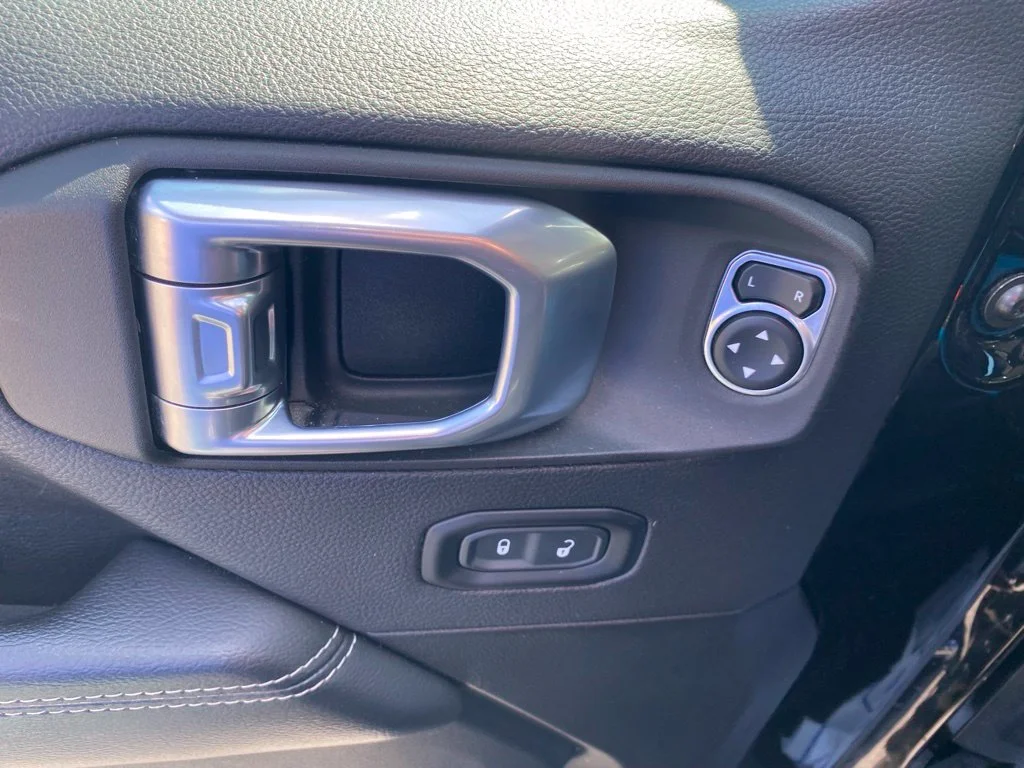 Used 2021 Black Jeep Overland image 22
