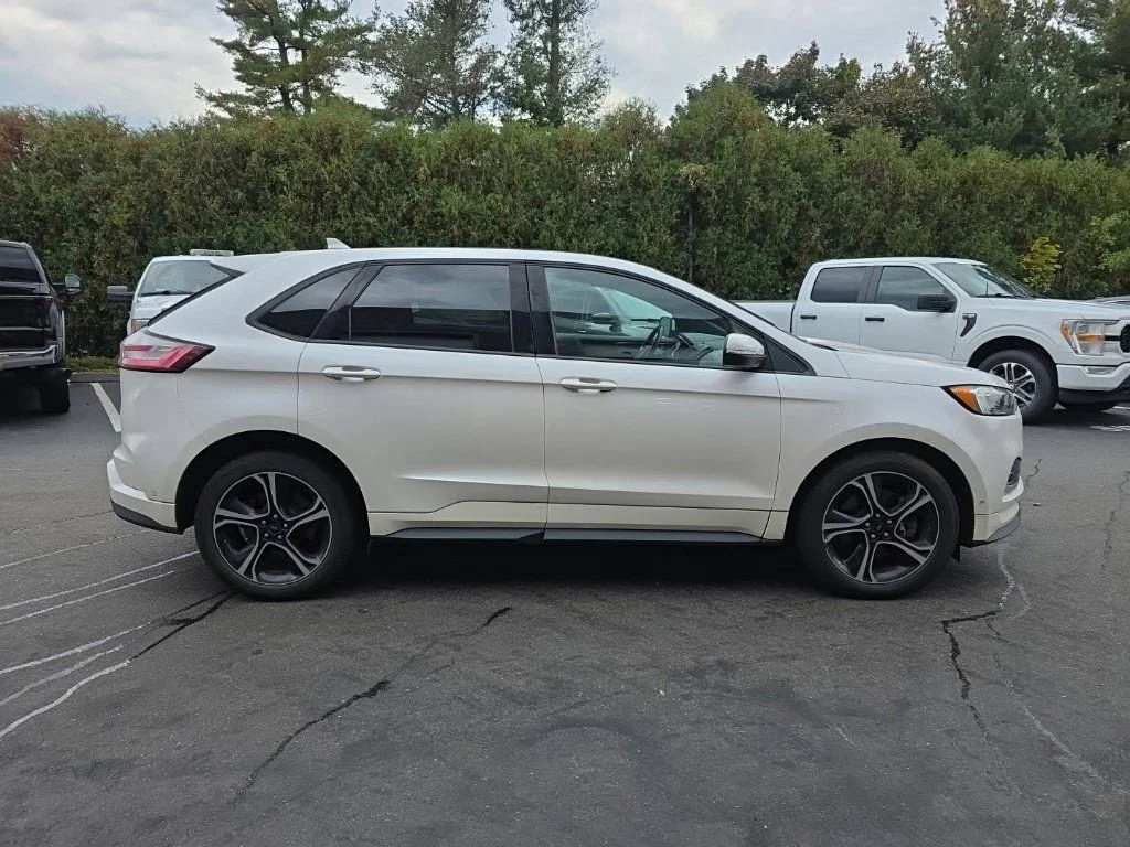 Used 2019 White Platinum Clearcoat Metallic Ford ST image 2