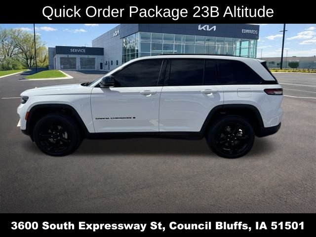 Used 2023 White Jeep Altitude X image 8