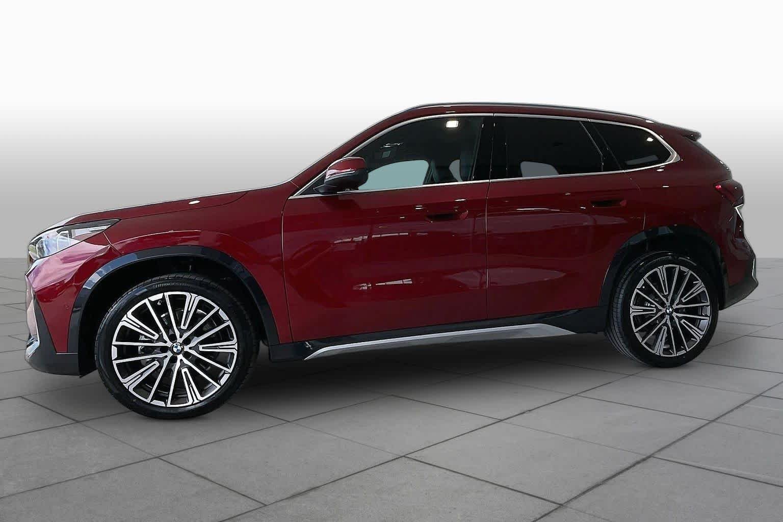 New 2026 Vegas Red Metallic BMW xDrive28i image 13
