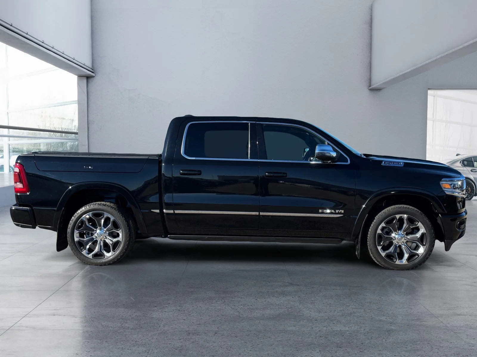 Certified Used 2023 Diamond Black Crystal Pearl Ram Limited image 6